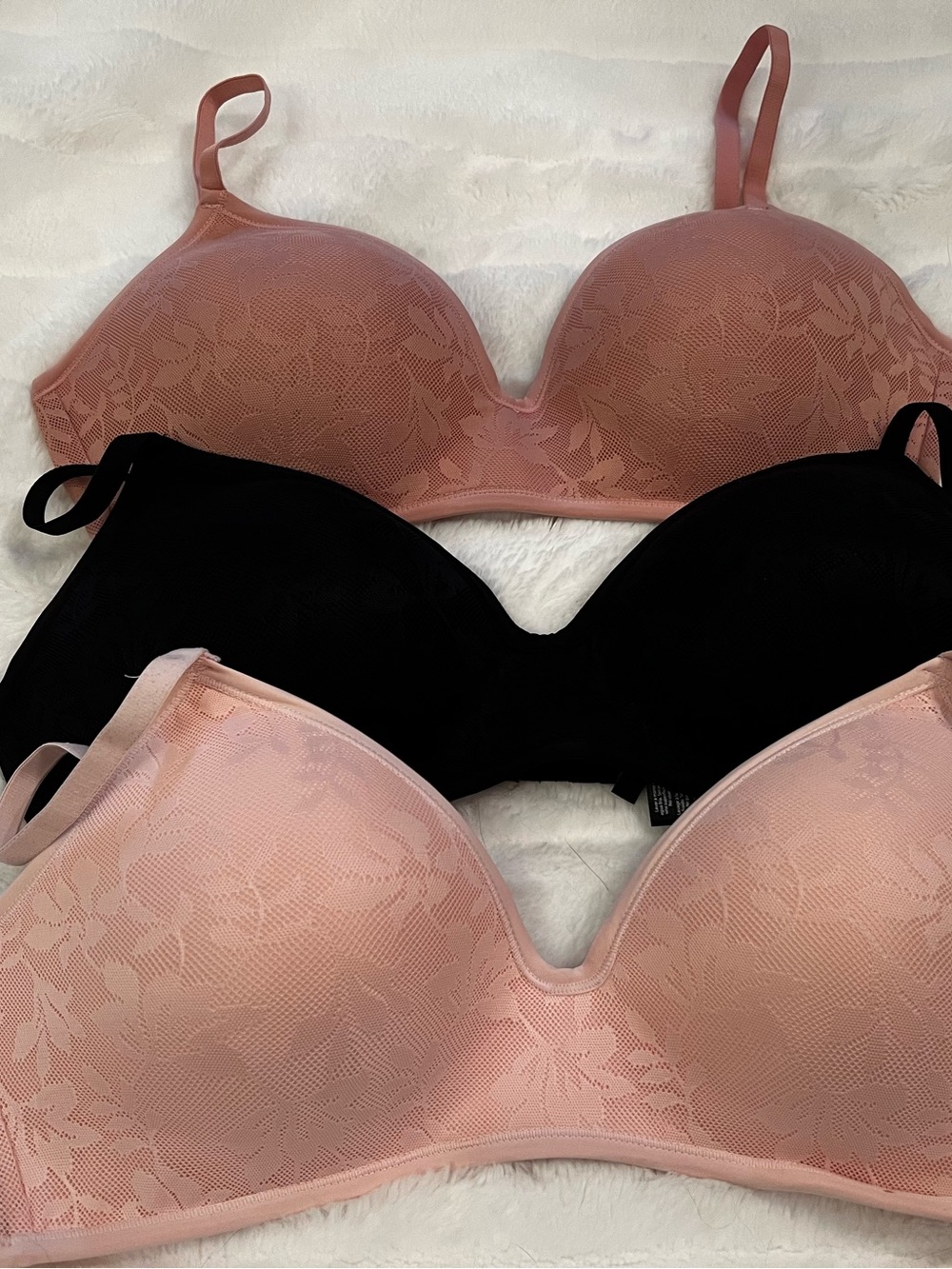 Lot of 3 Taharii Black, pink and mauve lace  Wireless Bra’s  38C 28”